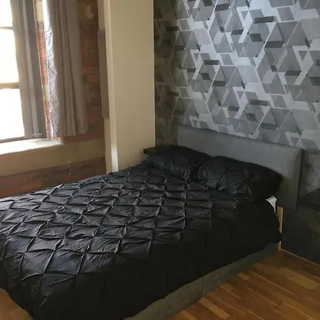 Historic & Modern 2 Bed - Free Parking Apartment Bradford (West Yorkshire)