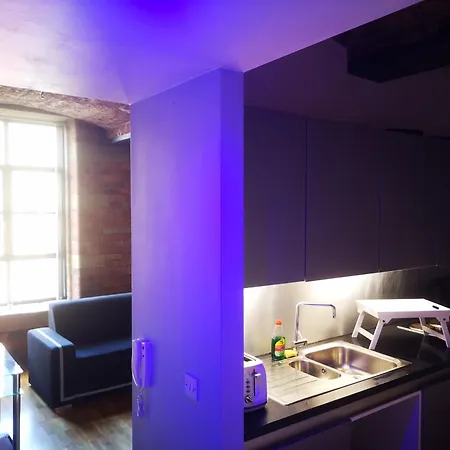 Historic & Modern 2 Bed - Free Parking Apartment *