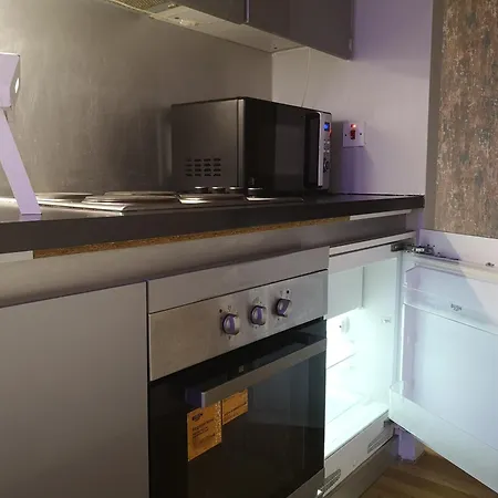 Historic & Modern 2 Bed - Free Parking Apartment Bradford (West Yorkshire)