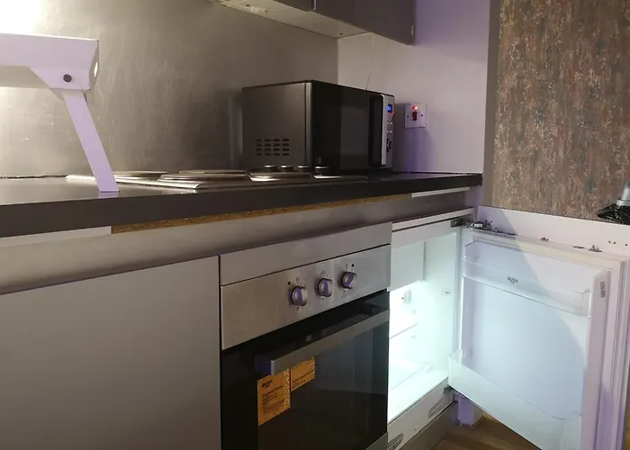 Historic & Modern 2 Bed - Free Parking Apartment Bradford (West Yorkshire)